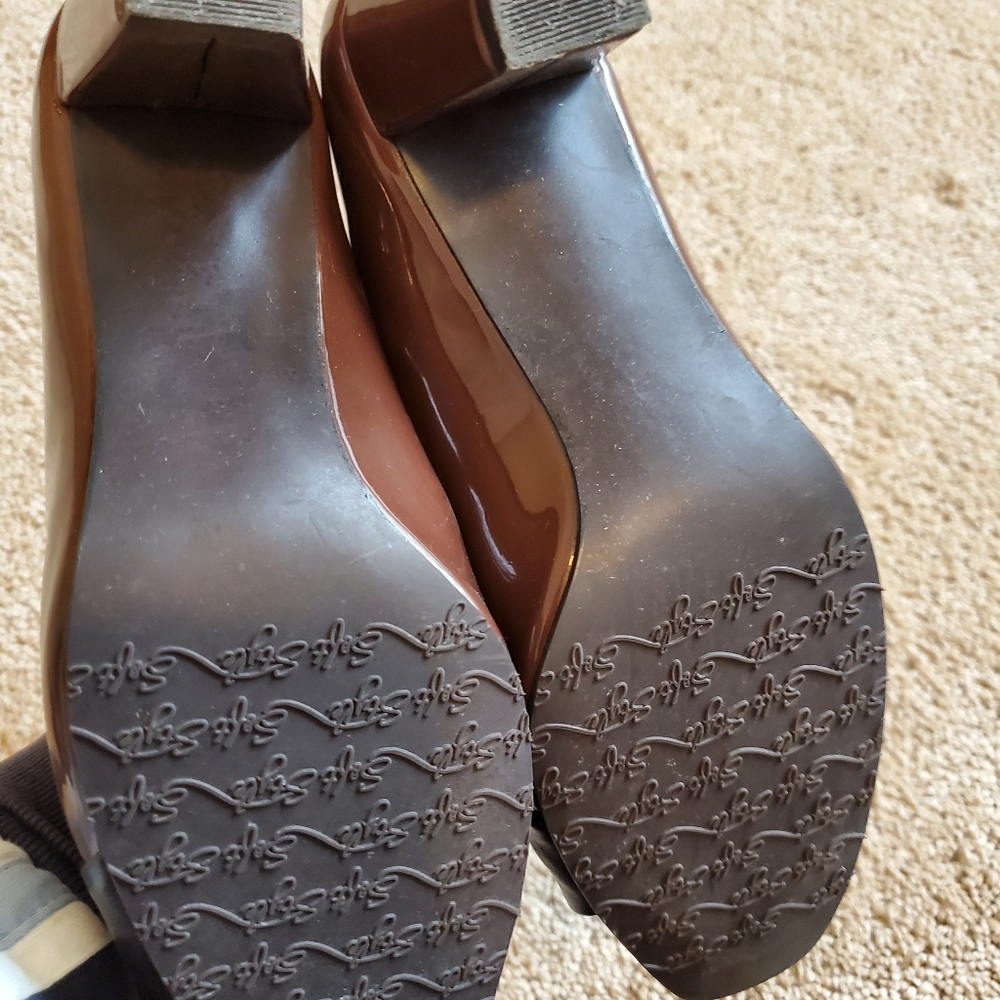 Soft Style Brown Pumps - Picture 3 of 5
